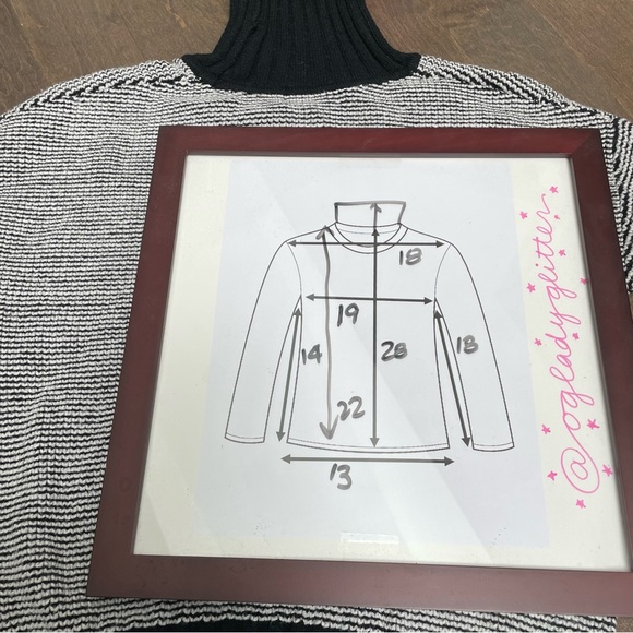 Banana Republic Black and White Turtleneck Sweater - Picture 4 of 7